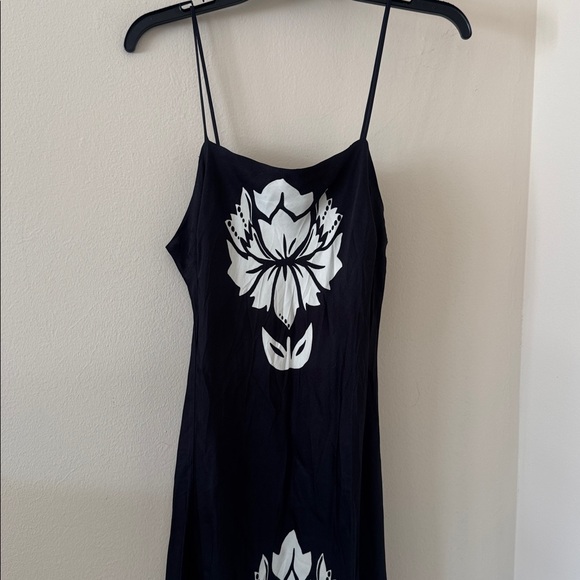 FARM RIO Black & White Floral Arabesque Slip Lenzing Ecovero Viscose, Medium$230 - Picture 13 of 14